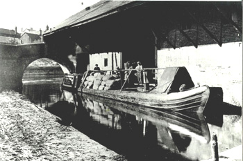 Canal barge at Brantom's Wharf about 1900